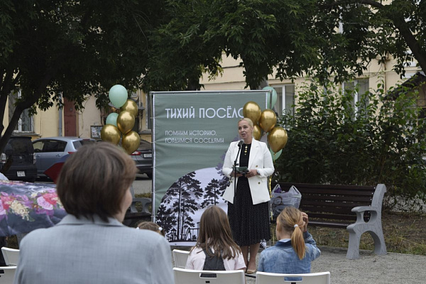«Громкие истории Тихого поселка»: в Заельцовском районе при содействии ЦБС Центрального округа открыли стенды о выдающихся жителях